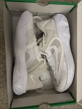 Nike Men’s Athletic Shoes - White/Cream Lightweight Trainer